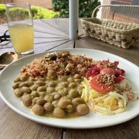 A variety of flavors and textures for the lunch’s main dish. #Veganuary at Kuruba in Cuenca