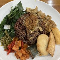 Everything cold except the lukewarm rice, horrible! Later found out food was from the morning and stored out in the air all day 🤢  at WEGANSKIE in Kuta