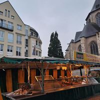 👩🏻‍🍳sehr nette Verkäufer*innen dort, mit eigenem Holzkohleofen auf dem Markt. at Niederrheinische Landbäckerei Berns in Wesel
