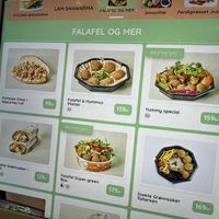 Many vegan and vegetarian options   at Yummy Falafel in Oslo