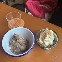 Deconstructed tiramisu (vegan) en witte chocolade mousse (vegetarisch)  at Cilinder in Groningen