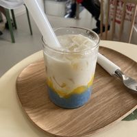 Mango sticky rice bubble tea: tasty and creamy. However, the rice was not as glutinous as it should be. It was harder and firmer, almost like regular rice at Tea Stories in Amsterdam