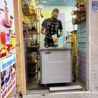 Herstellung von Ice Cream Rolls  at Ice Cream Roll Bubble Tea Experience  in Corfu