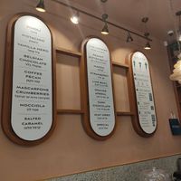 full menu, vegan options are tagged with a leaf 🌱 at Pinoli Gelato - פינולי in Jerusalem