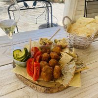 Great vegan cheeseboard in a beautiful small vineyard  at Cantina Murales | Enoturismo in Gallura in Olbia