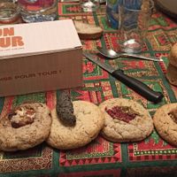 Cookie carrot cake, sésame noir... at BONCŒUR | La Boutique in Saint-gregoire