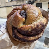  Vegan Cinnamon Roll  at Flor de Gracia in Barcelona