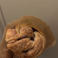Heidelbeer Cruffin 4,10€  at LieblingsSpeis in Rohrbach