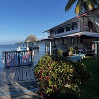 Blick vom Restaurant auf den Rio Dulce  at Restaurant Casa Rosada in Livingston