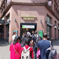 Queue on a Saturday at Saravana Bhavan in Frankfurt