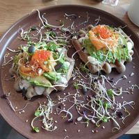 Herzhafte Waffeln mit Avocado und veganem Lachs at Not Guilty Pleasure in Munich