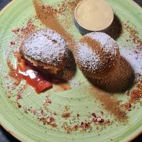 Erdbeer Knödel und Apfelstrudel Knödel at Wiener Genuss Knödel in Vienna