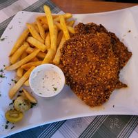 Chili Seitan Schnitzel mit Pommes und veganem Dip at Schwaibacher Hof in Bad Birnbach