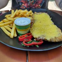 Knoblauchschnitzel mit veganen Käse at Schwaibacher Hof in Bad Birnbach