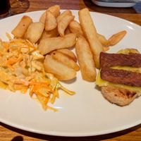 Smothered No Chicken Melt (Ve) 
GARDEN GOURMET® SensationalTM Chicken Style 
Fillet, topped with THIS™ Isn’t 
Bacon and melted Violife. Served with triple-cooked chips, a  at Bagle Brook - Beefeater in Port Talbot