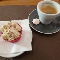 Gluten free, vegan cupcake at Choopy's in Antibes