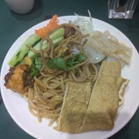 Assortment of savoury food (my first plate) at NénGrén Zhāi Guǎn 能仁斋馆 in Guilin