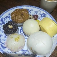 Some of the sweet treats + bao buns at NénGrén Zhāi Guǎn 能仁斋馆 in Guilin