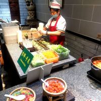 Freshly prepared Seaweed rolls at NénGrén Zhāi Guǎn 能仁斋馆 in Guilin