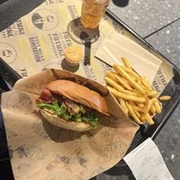 hamburger with extra bacon  at VINCENT in Bremen