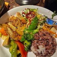 Einfach nur unglaublich. Das beste vegane Restaurant wo ich jemals war. Die gebackenen Bananen waren einfach dann noch on top das beste. So freundlich und die Küche so schnell. #V at Mom's - Vegan Cooking in Berlin