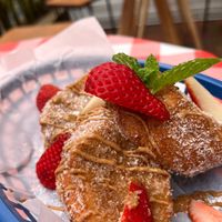 El postre de la casa sin torrijas y estaban de locos, cremosas oro dentro y crocantes por fuera. Me encanto que las acompañaran de mantequilla de almendra y no mani como todos.  at La Victoria-Taquería in Bogota