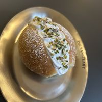 Maritozzo Pistachio #Veganuary at The Sanctuary - PBerg in Berlin
