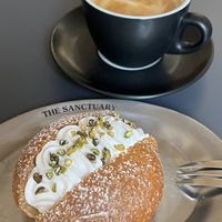 Pistachio bun 4.5/5  #Veganuary at The Sanctuary - PBerg in Berlin