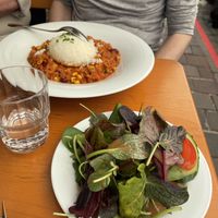 Chilli sin carne and side salad  at Hofbräu in Bamberg