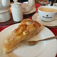 Veganer Apfelkuchen at Cafe Obermarkt  in Mittenwald