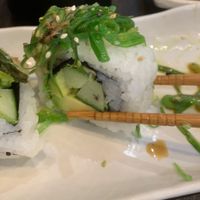 Green roll avocat concombre salade d’algues  at Uzu in Paris