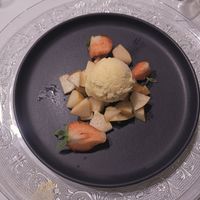 Veganes Vanilleeis mit Früchten at Hofkuchel in Semriach
