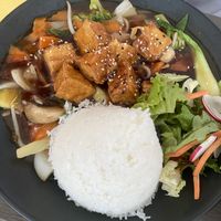 Tofu, Gemüse und Reis mit Soja-Teriyaki-Sauce  at May Măn (Asia Fusion) in Garmisch-partenkirchen