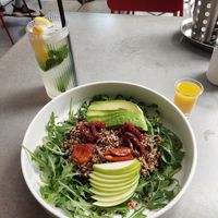 Tat's salad without cheese (6.50€) and homemade lemonade (2.50€) at Tat's in Pristina