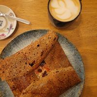 La végane et latté au lait d'avoine at Chez Béa in Lisbon