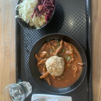 Gulasch mit Salat   at KF Erde - ReSoWi in Graz