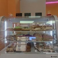 Cakes and tartas, no donuts this day at Pastelería Málaga Vegana in Malaga