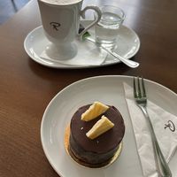 Vegan hot chocolate & torte  at Rausch das Schokoladenhaus in Berlin