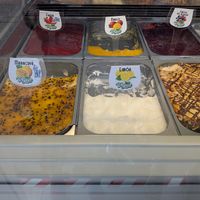 8 vegan ice cream options today at Berry's - Santelmo  in Tenerife