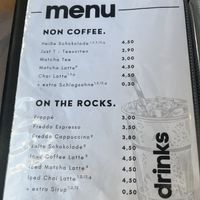 Mehr Hafermilch Möglichkeiten  at Vintage Café in Hamburg