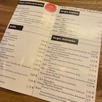 Getränkekarte, pflanzliche Milch ist verfügbar   at L&A Café   in Witten