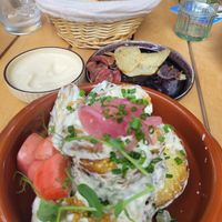 Crispy potato salad, Gemüsechips aufs Haus, Brot mit Mayo-Dip :) at Jung & Alt in Cologne