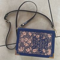 Book-handbag made from vegan leather  at Sisu Lou in Braunschweig