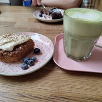 Carrot Cake, Matcha-Haferlatte-Pumpkinspice, Brownie (Hintergrund) at Sisu Lou in Braunschweig