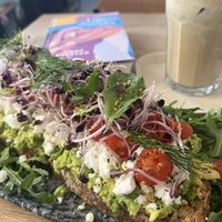 Neue vegane Avocado-„Feta“ Stulle ist auch super lecker!  at Sisu Lou in Braunschweig
