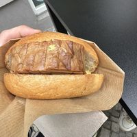 Leberkäsebrötchen mit Senf  at Die Vegane Fleischerei in Berlin