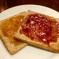 Toast and jams at Makan Restaurant in Dubai