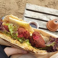 Veganes Falafelbrötchen und Punsch at MOBY in Kiel