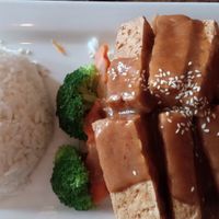 Sunrise tofu with sweet peanut sauce, boiled vegetables, and an included side of white rice at Thai Cottage in Pittsburgh