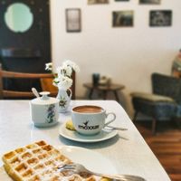 Fresh waffle and cocoa at Cafe Hibiskus in Cologne